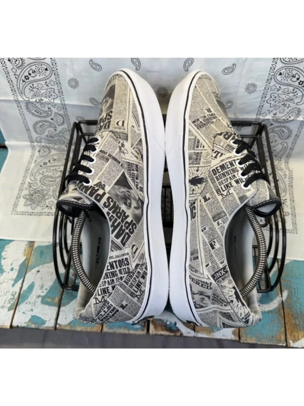 VANS Era Harry Potter Newspaper Print Low Top Sneakers White/Black Mens Sz 13